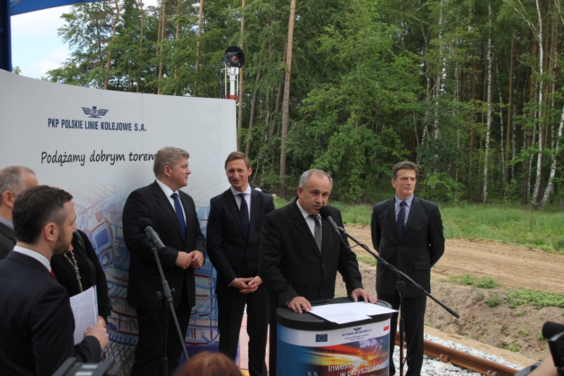 Oficjalna inauguracja kolejowego połączenia z lotniskiem w Goleniowie. Pierwszy przemawiał dyrektor CRI Józef Matuszczak.