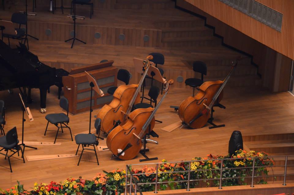 W koszalińskiej filharmonii odbywa się blisko 120 koncertów rocznie, które gromadzą ponad 60 tysięcy widzów.