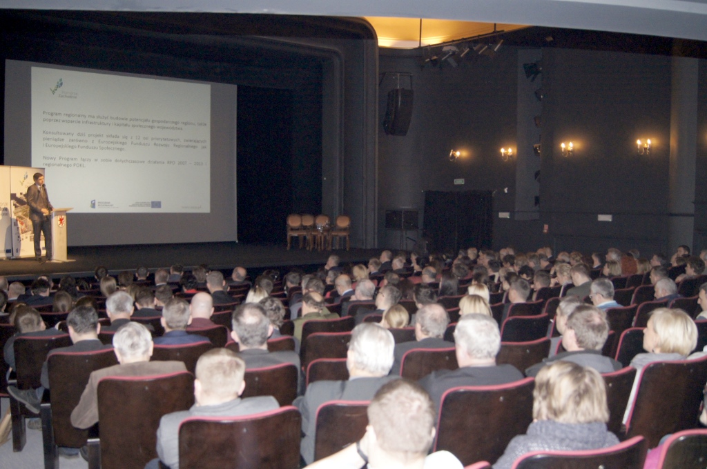W Bałtyckim Teatrze Dramatycznym w dyskusji uczestniczyło ponad 200 osób.