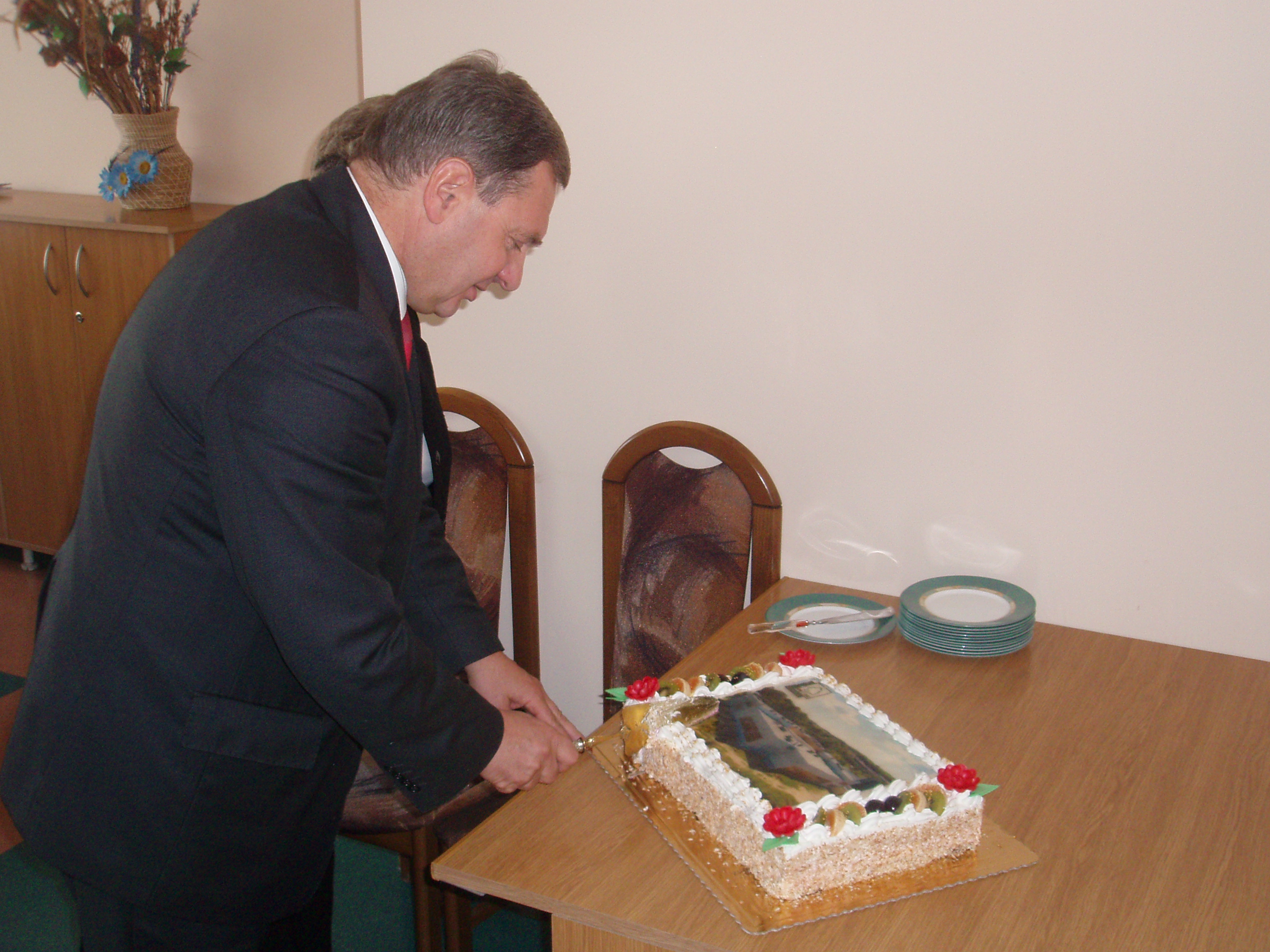 Krojenie torta okolicznościowego