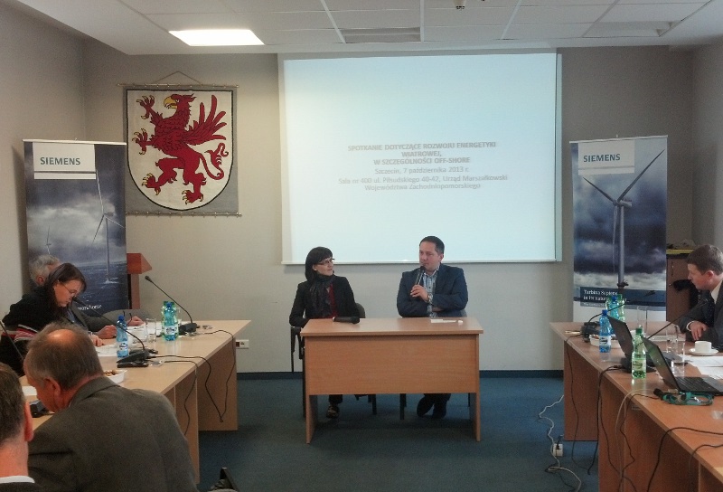 Seminarium wspólnie zainaugurowali wicemarszałek Wojciech Drożdż i dyrektor ds. rozwoju biznesu firmy Siemens Ewa Mikos-Romanowicz.