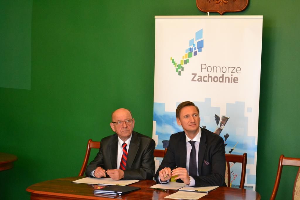 Marszałek Województwa Zachodniopomorskiego Olgierd Geblewicz odwiedził w czwartek 20 lutego br. Gryfino, by podpisać trzy umowy i spotkać się spotkanie z burmistrzami i wójtami gmin i miast powiatu gryfińskiego.