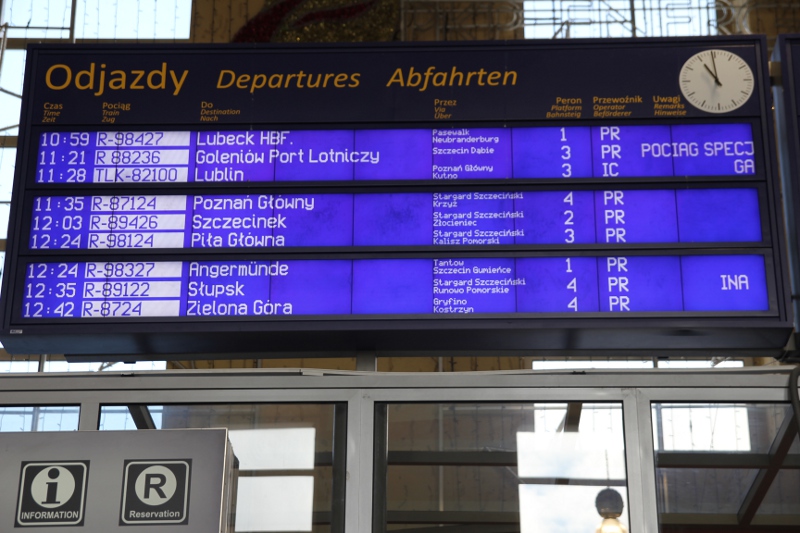 To była absolutnie prapremiera! na dworcowej tablicy po raz pierwszy pojawiła się stacja Port Lotniczy Szczecin Goleniów.