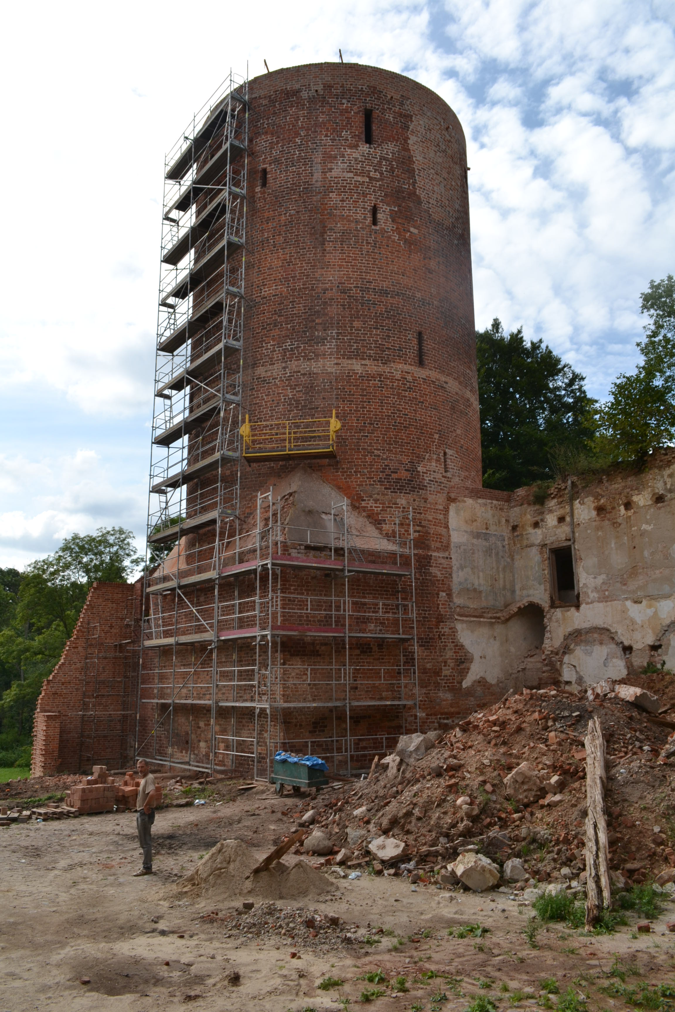 W rok bieżącym modernizowana jest wieża zamku joannitów w Swobnicy.
