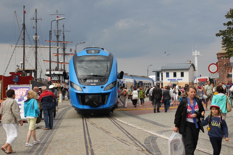 Impuls imponująco się prezentował na kołobrzeskim nabrzeżu.