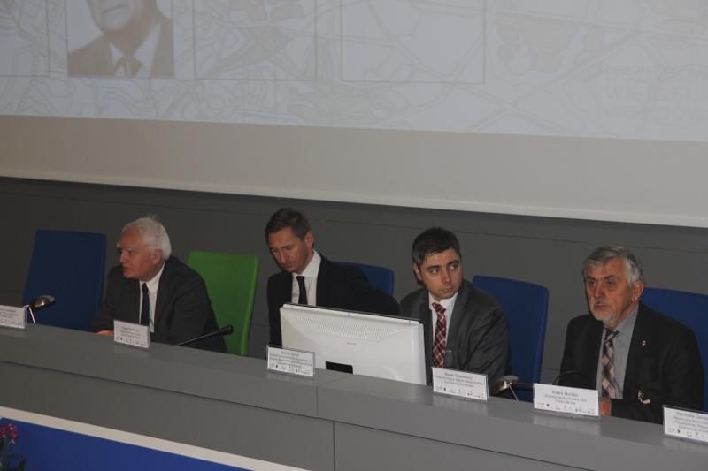 Moderatorem I panelu był dr Marek Tałasiewicz (pierwszy z prawej).