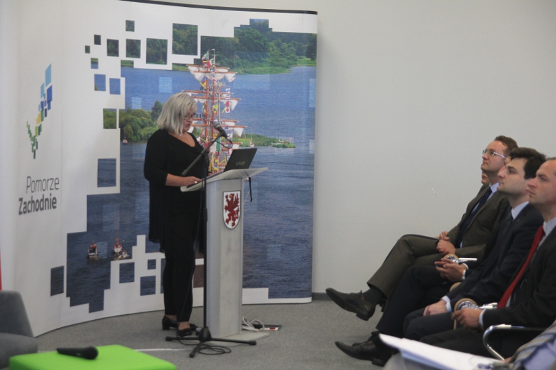 Ursula Brautferger wyczerpująco przedstawiła założenia programu i przebieg prac nad dokumentem.