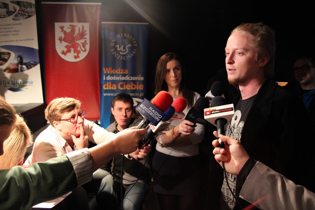 Olek Różanek - pomysłodawca i organizator Akustycznia - w ogniu pytań.