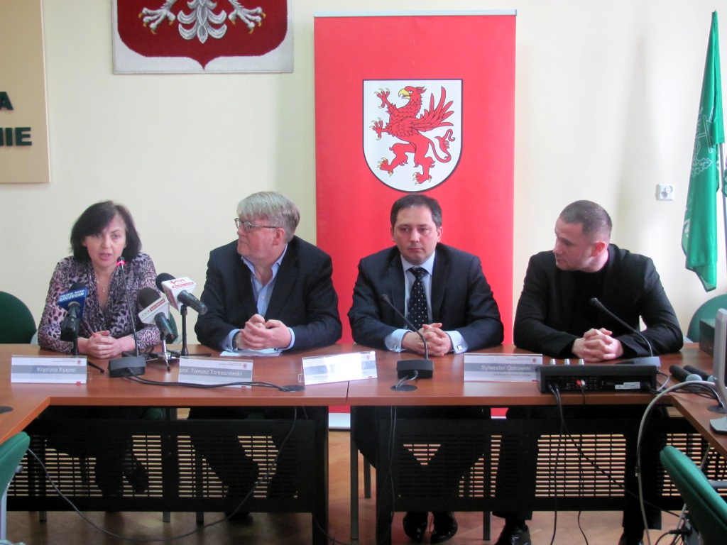 Krystyna Kurpiel, prof. Tomasz Tomaszewski, wicemarszałek Wojciech Drożdż i Sylwester Ostrowski.