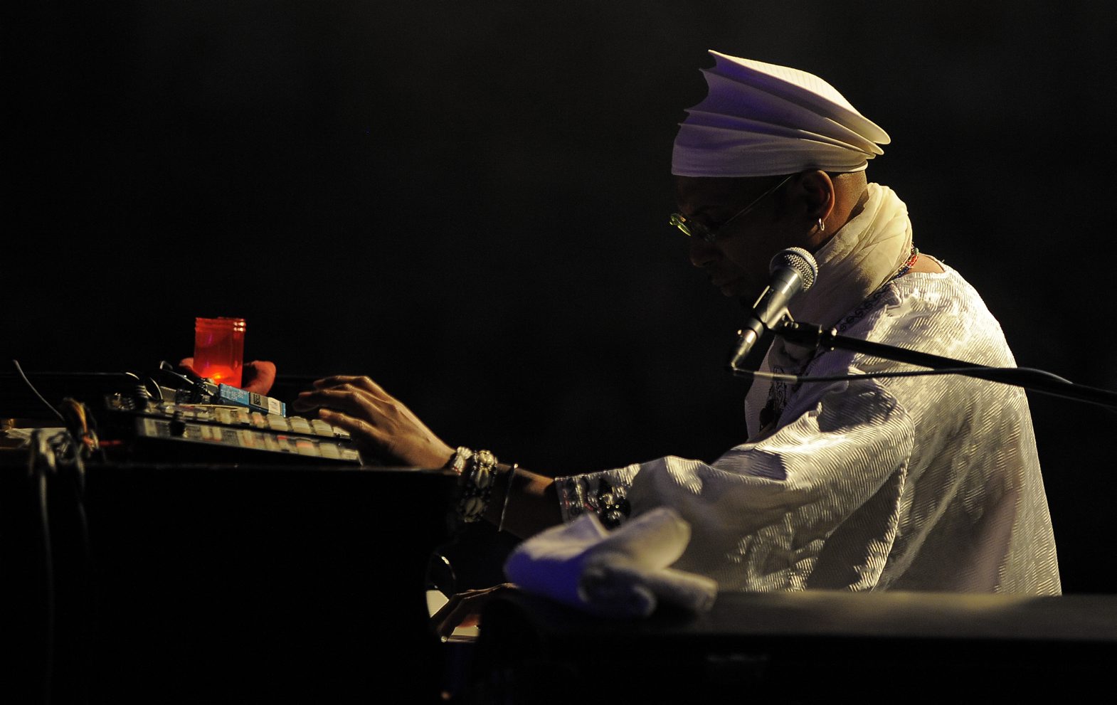 Koncert Omara Sosy na dziedzińcu zamkowym