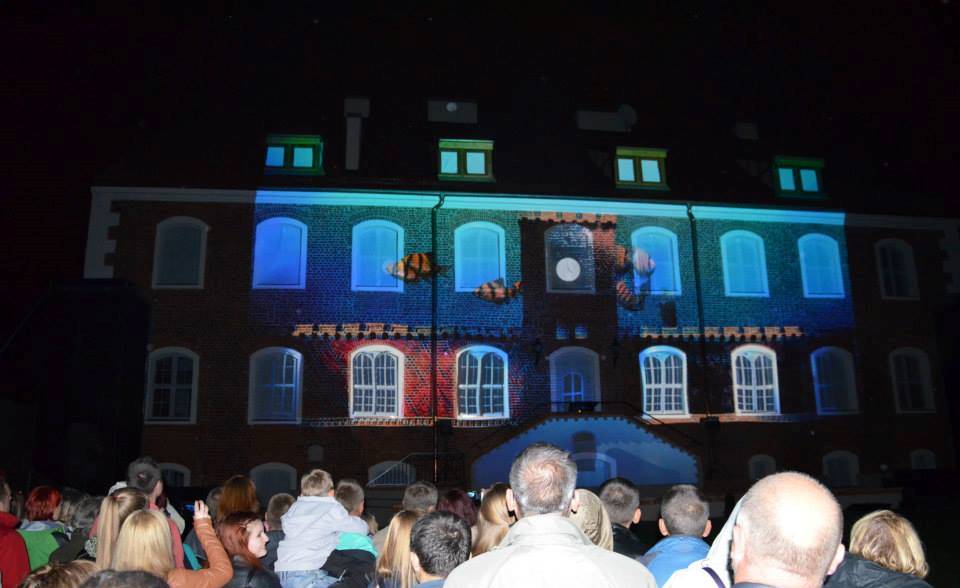 Uroczystości uświetniły pokazy laserowe, widowisko muzyczne i koncert zespołu Materia.