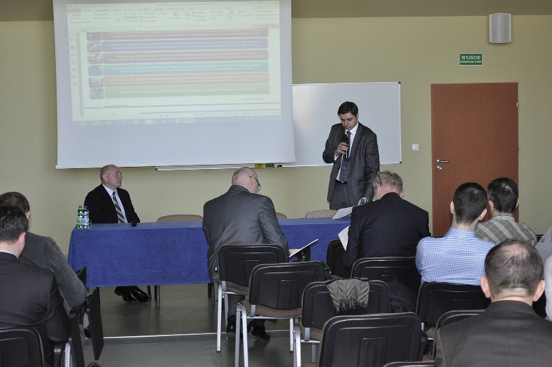 Wicemarszałkowi w tej turze konsultacji towarzyszył dyrektor Marcin Szmyt.