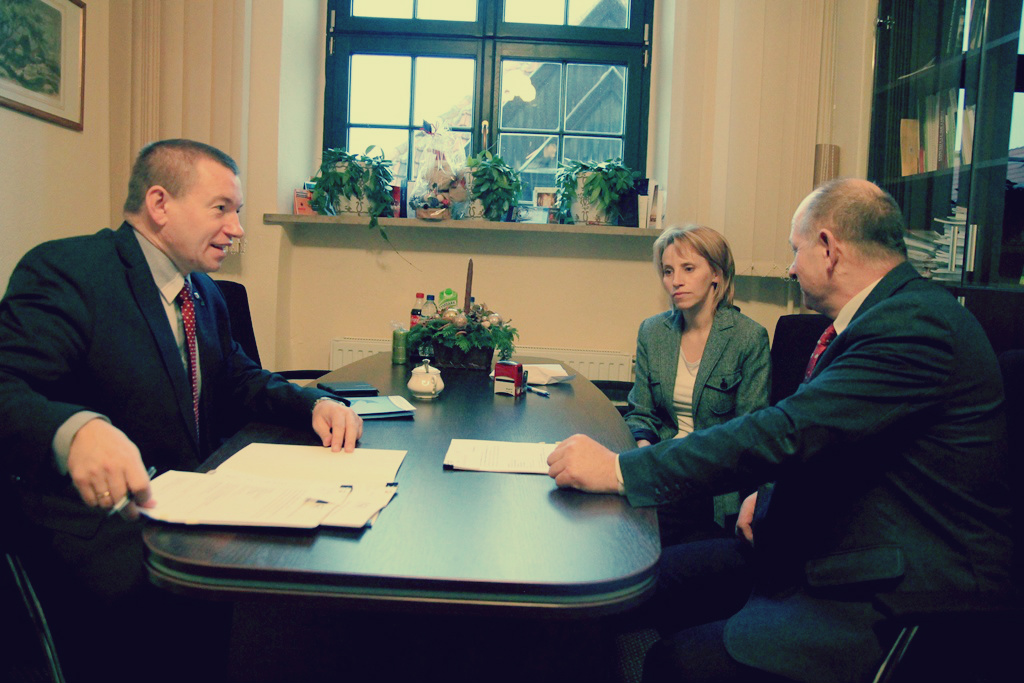 Przebudowa promenady wzdłuż urokliwego ińskiego jeziora zwiększy atrakcyjność miejscowości oraz ułatwi dostęp do akwenu turystom i mieszkańcom.