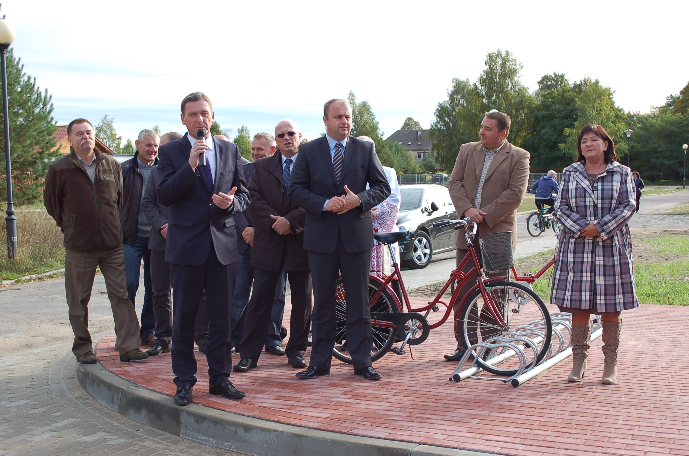 Wicemarszałek Województwa Zachodniopomorskiego Andrzej Jakubowski pogratulował włodarzom gminy oddania do użytku nowej inwestycji.