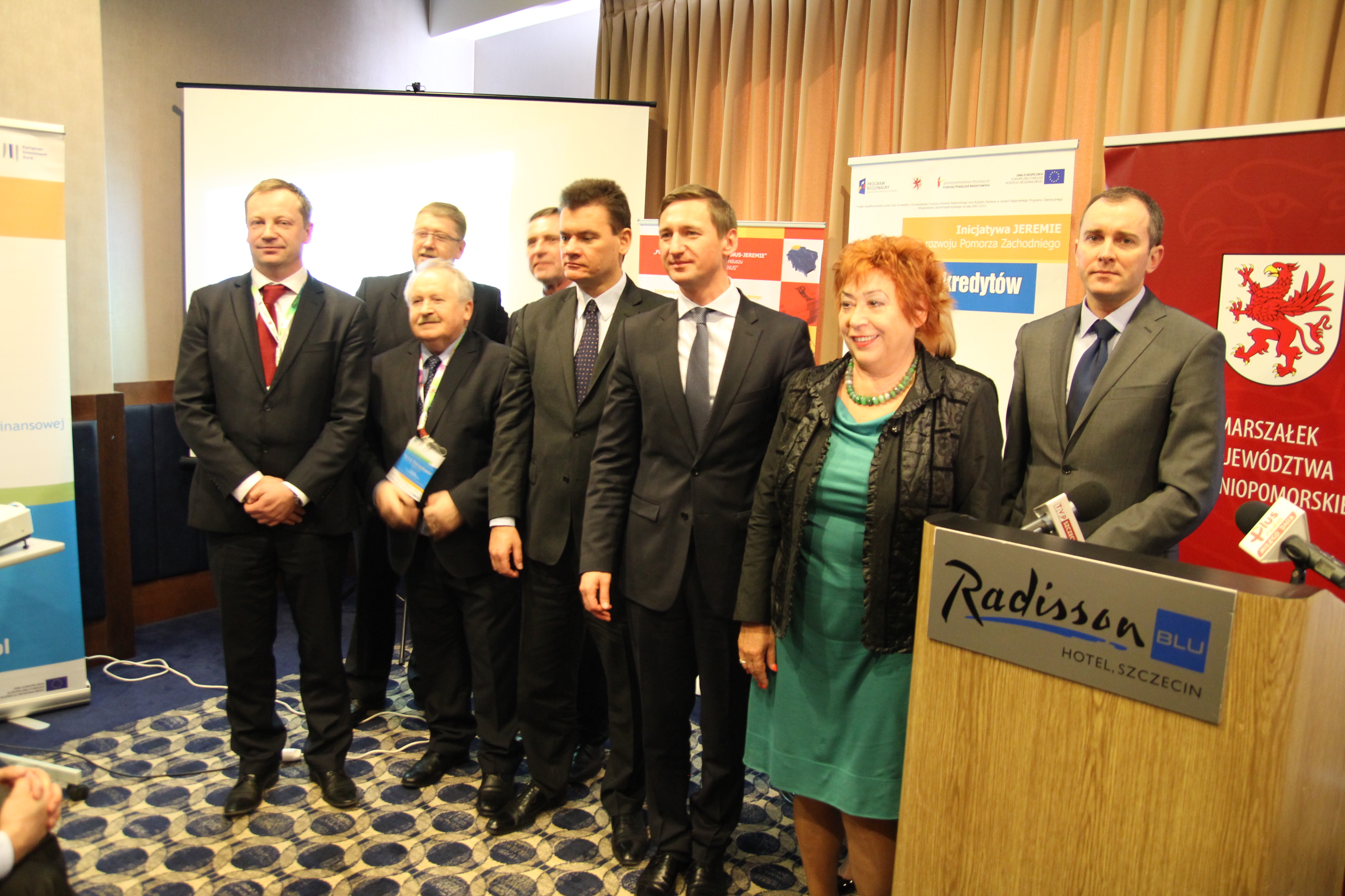 Chwila tuż po podpisaniu umów między Pośrednikami Finansowymi a Bankiem Gospodarstwa Krajowego.