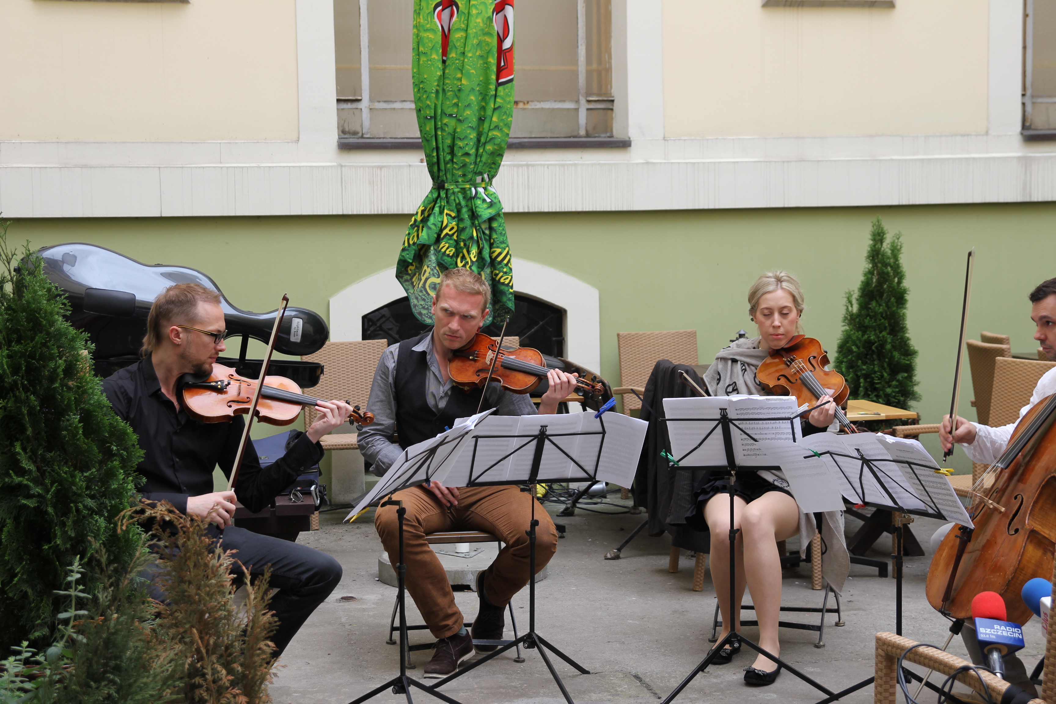 Konferencja rozpoczęła się od krótkiego akcentu muzycznego w wykonaniu artystów Baltic Neopolis Orchestra.