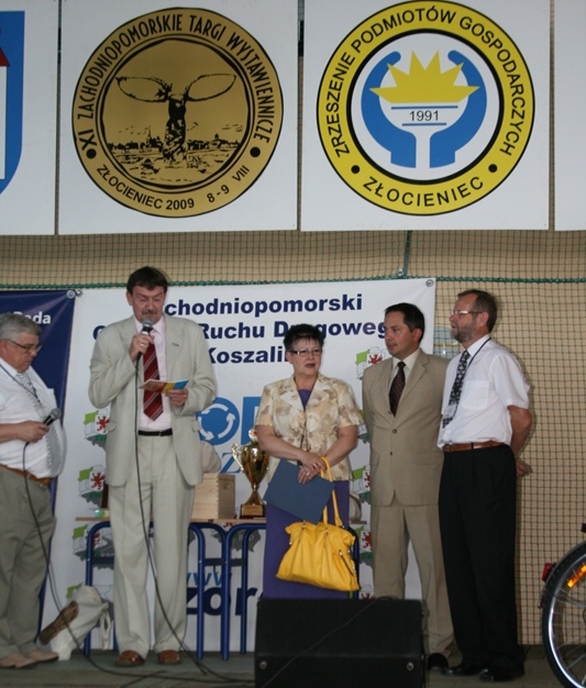 członek Zarządu Województwa Wojciech Drożdż, dyrektor Gabinetu Wojewody Jolanta Dróżdż, prezes Zrzeszenia Podmiotów Gospodarczych Edward Kot, dyrektor targów Jerzy Bogalecki oraz burmistrz miasta i gminy Złocieniec Waldemar Włodarczyk.