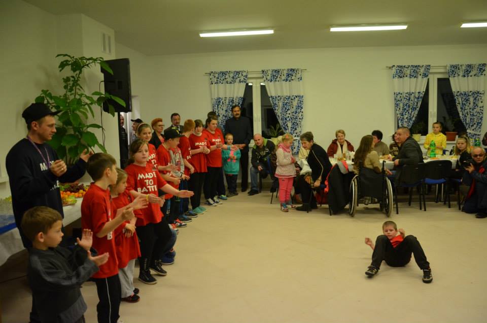 Oficjalne otwarcie połączone zostało z pokazami artystyczno-sportowymi.