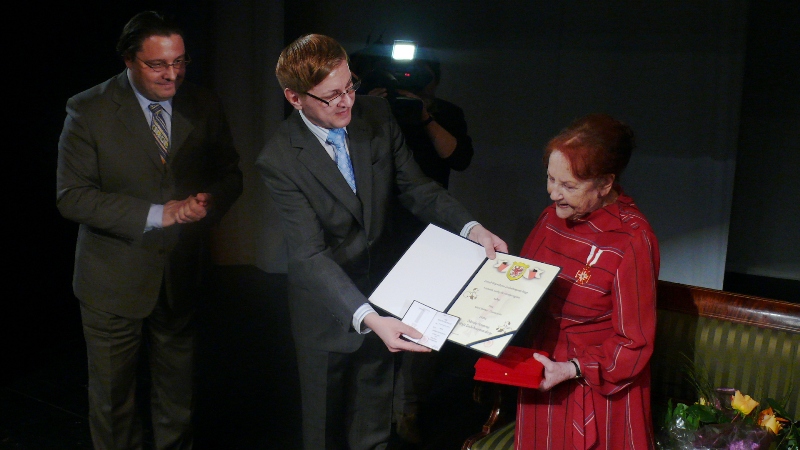 Maria Bakka na scenach szczecińskich teatrów występuje nieprzerwanie od 50 lat. Na swoim koncie ma ponad sto ról