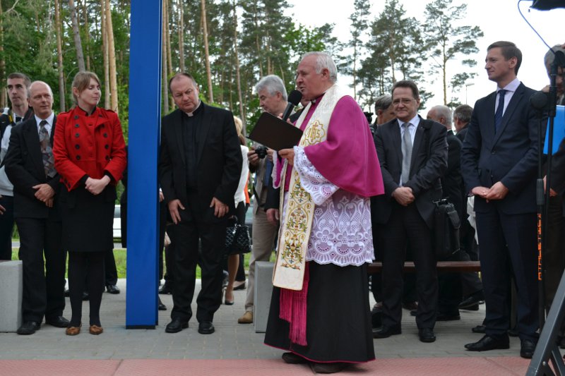 Symbolicznego aktu poświęcenia dokonał ks. prałat Jan Kazieczko.