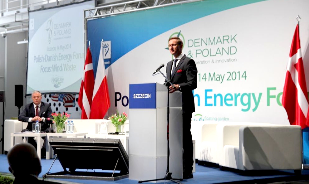 Marszałek wyjaśnił, że najbardziej istotne z punktu widzenia rozwoju energetyki wiatrowej są kwestie związane z planowaniem przestrzennym, technicznymi możliwościami przyłączania instalacji do sieci energetycznych oraz regulacje związane z długoterminowymi prognozami opłacalności inwestycji w tym sektorze.