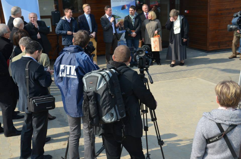 Wydarzenie związane z wizytą w pokazowej zagrodzie żubrów wraz z oglądnięciem żubrów, wzbudziło ogromnie zainteresowanie wśród dziennikarzy i fotoreporterów.