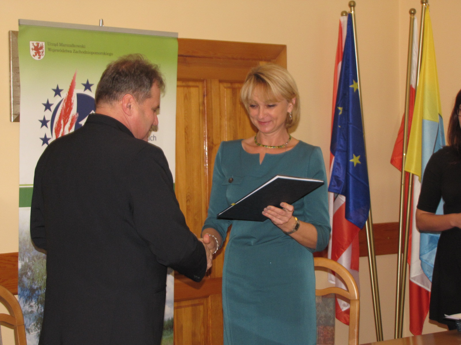 W Wałczu podpisano 11 umów, a Zarząd Województwa Zachodniopomorskiego reprezentowała Anna Mieczkowska.