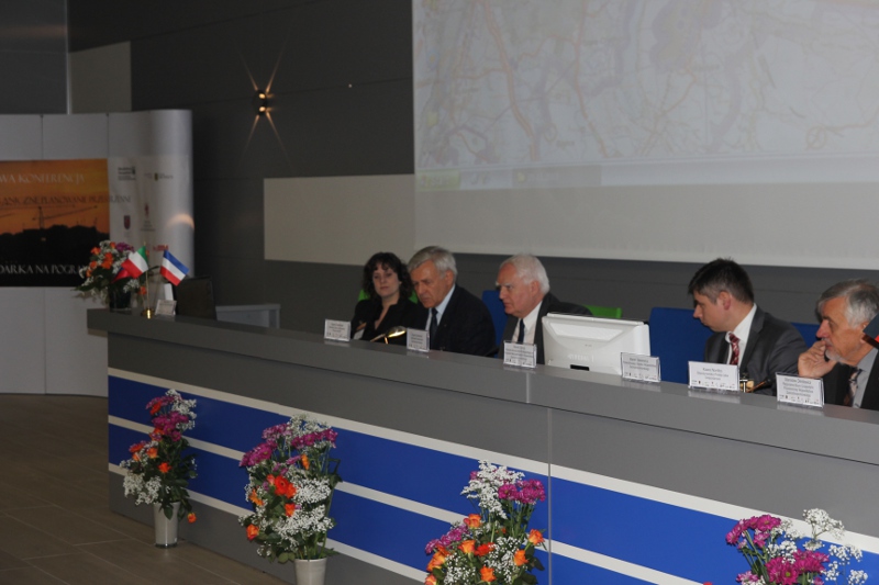 Gospodarka morska i porty nadbałtyckie były osią wystąpienia Ryszarda Kwidzińskiego (drugi z lewej).