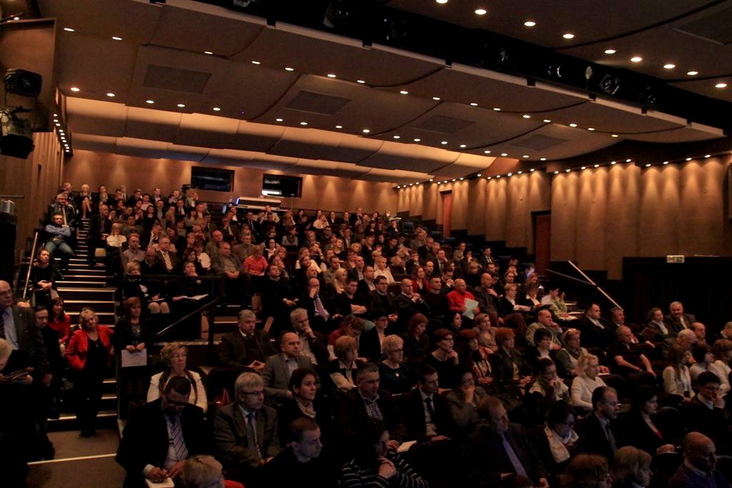 Zainteresowanych dyskusją o RPO było bardzo wielu. Na zdjęciu - wypełniona widownia Teatru Polskiego.
