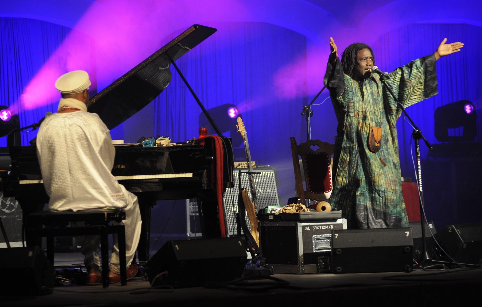 koncert Omara Sosy na dziedzińcu zamkowym