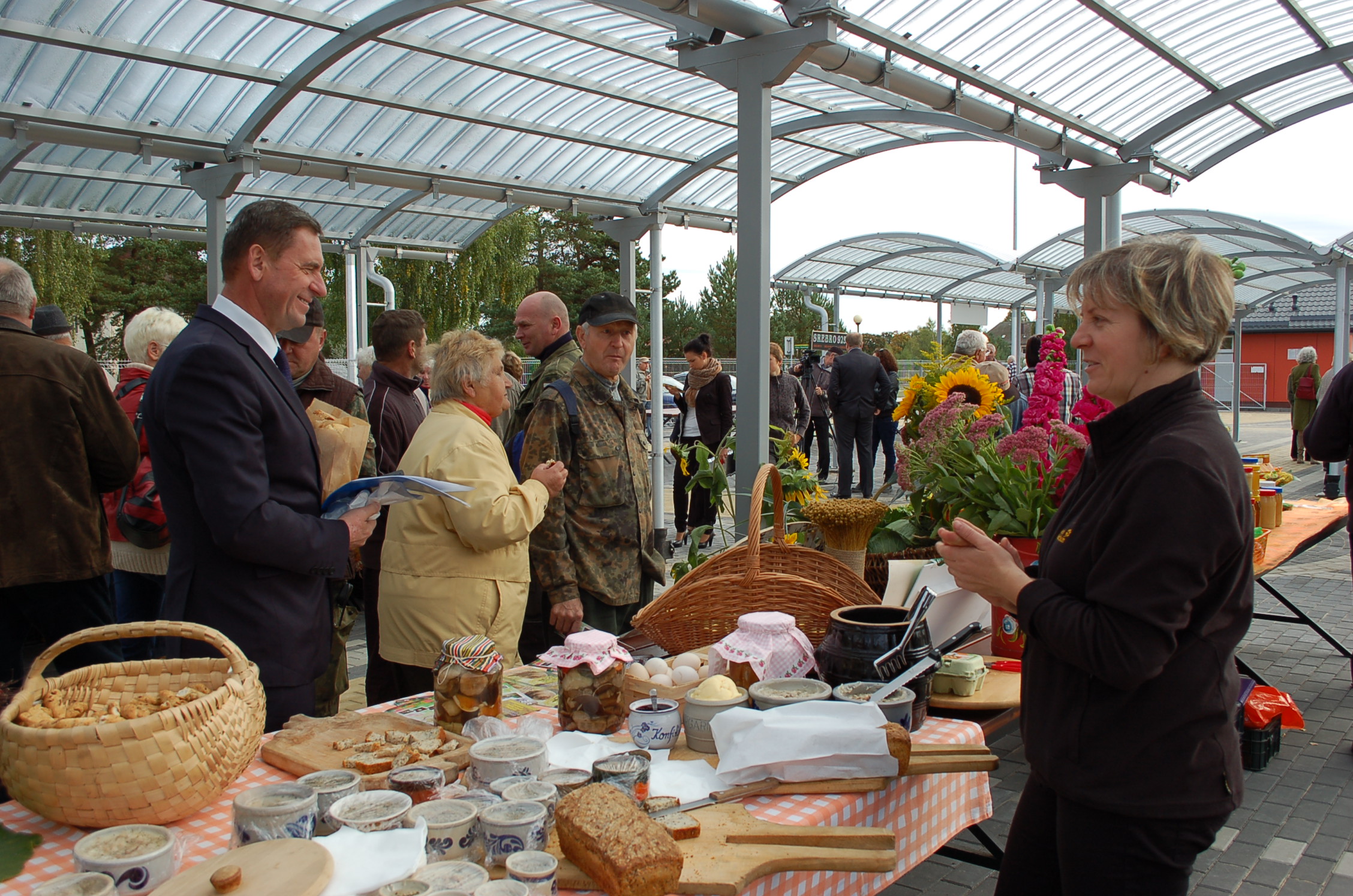 Budowa targowiska została wsparta ze środków PROW na lata 2007-2013 w kwocie ponad 789 tysięcy złotych.
