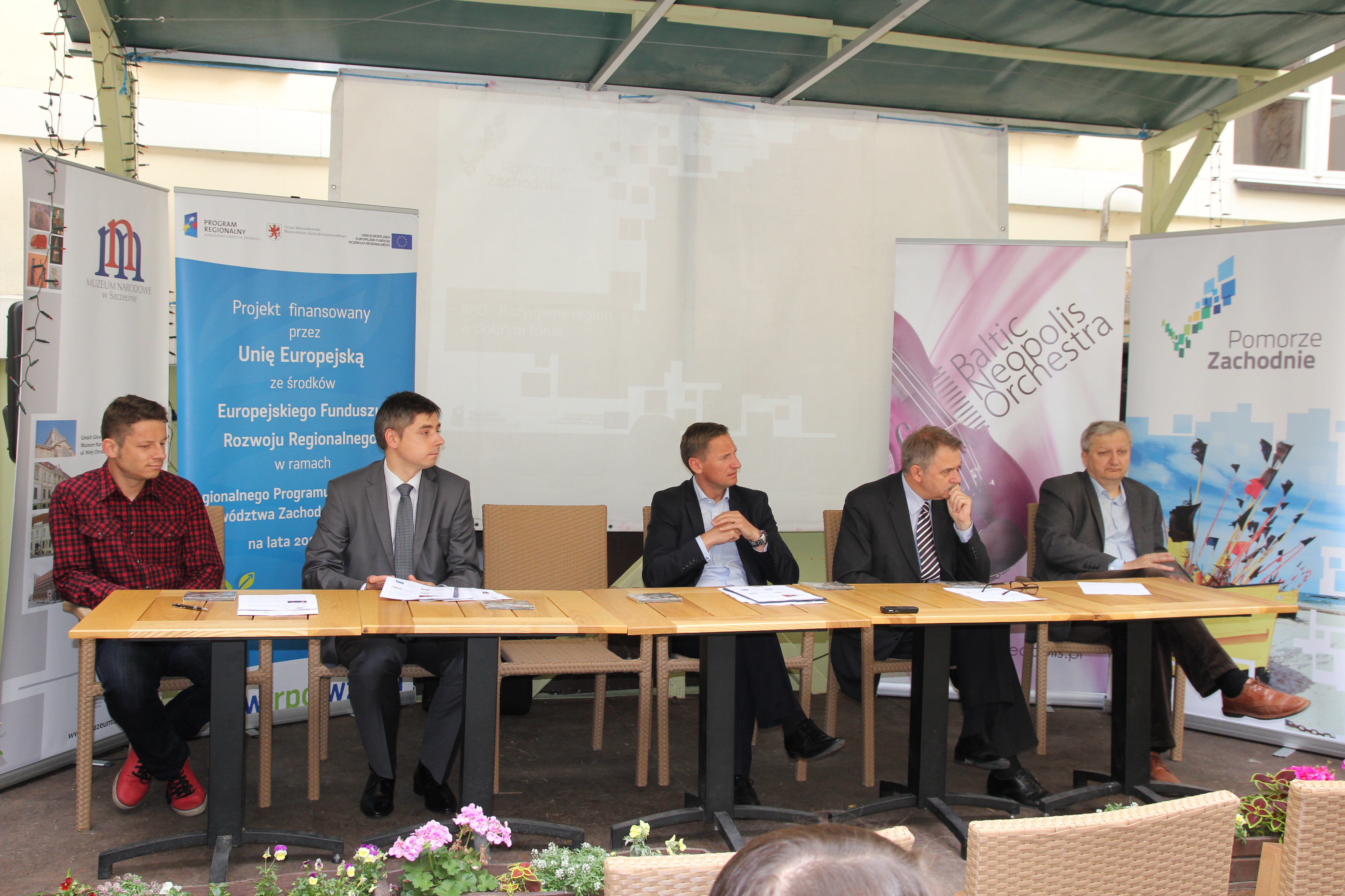 W trakcie konferencji przedstawiono szczegółowe informacje o obu projektach m.in. o terminach i artystach, których zaproszono do udziału w nich.