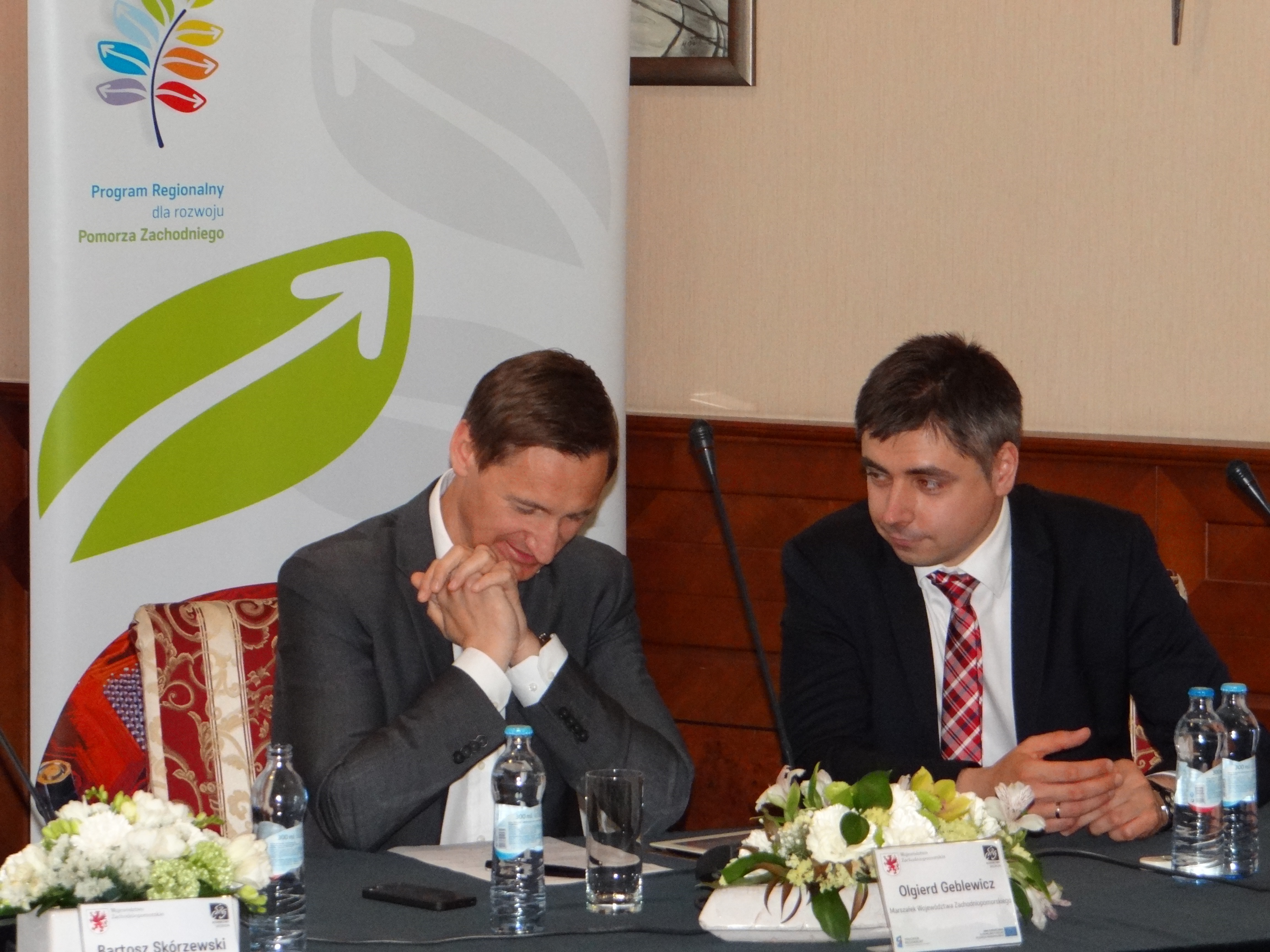 Marszałek Województwa Zachodniopomorskiego Olgierd Geblewicz i Dyrektor Wydziału Zarządzania RPO Marcin Szmyt (z prawej).