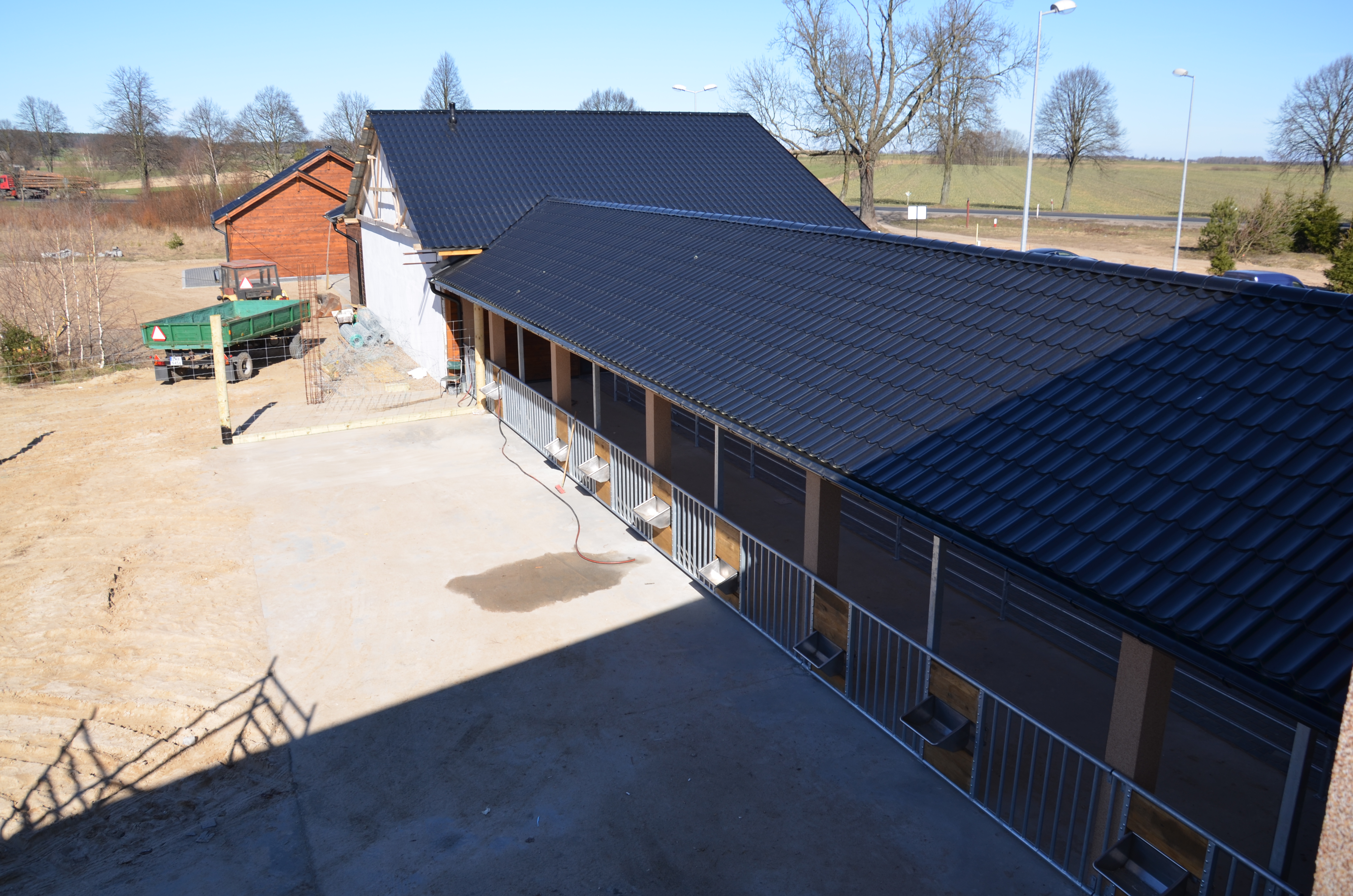 Pokazowa zagroda żubrów w Jabłonowie koło Mirosławca to nie tylko zwierzęta, to również budynki i pomieszczenia.