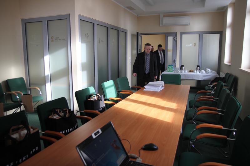 Rozmowy toczyły się w siedzibie Głównego Punktu Informacyjnego przy ul. Kuśnierskiej.