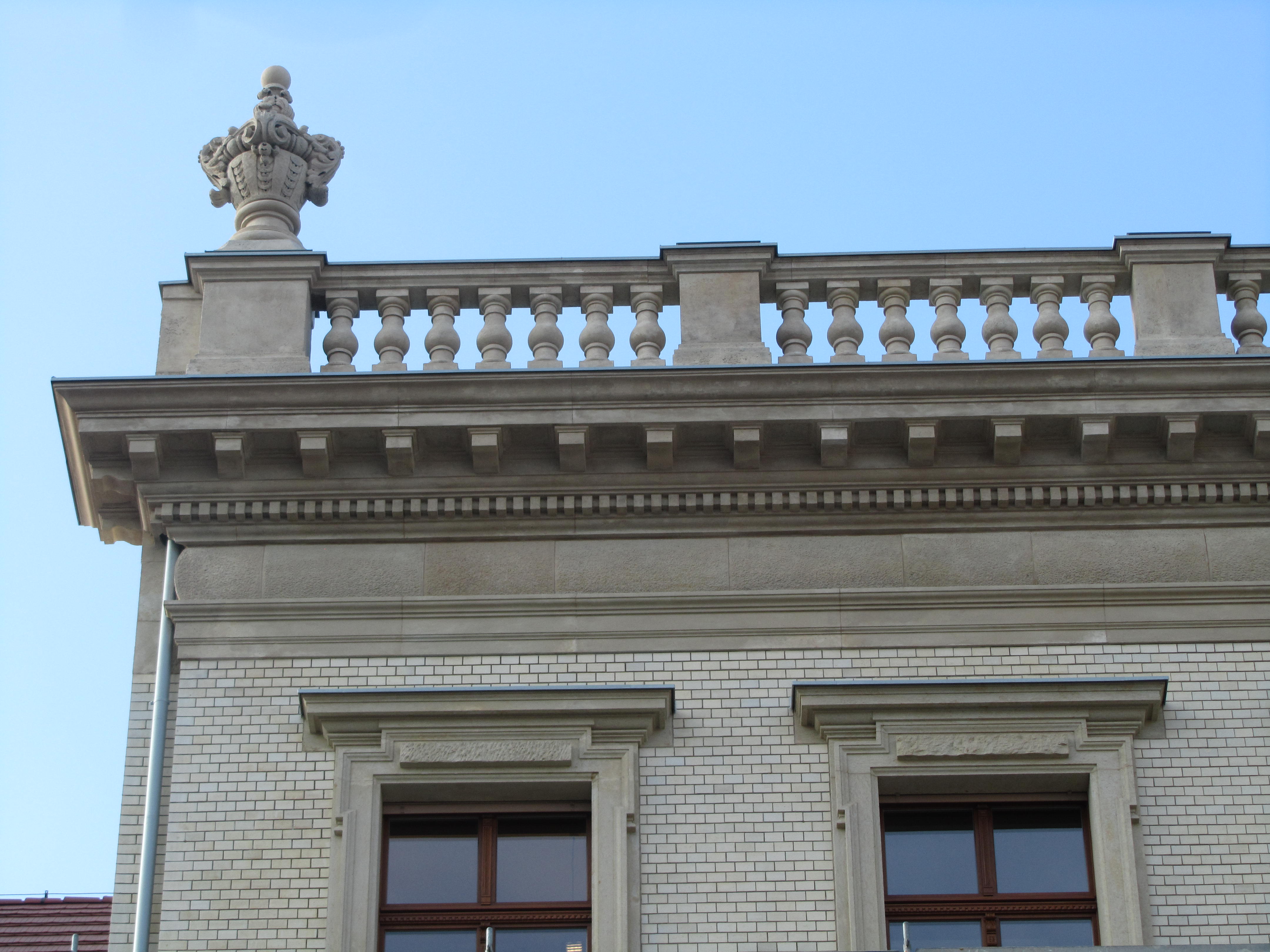 Odnowiona fasada Pałacu pod Globusem