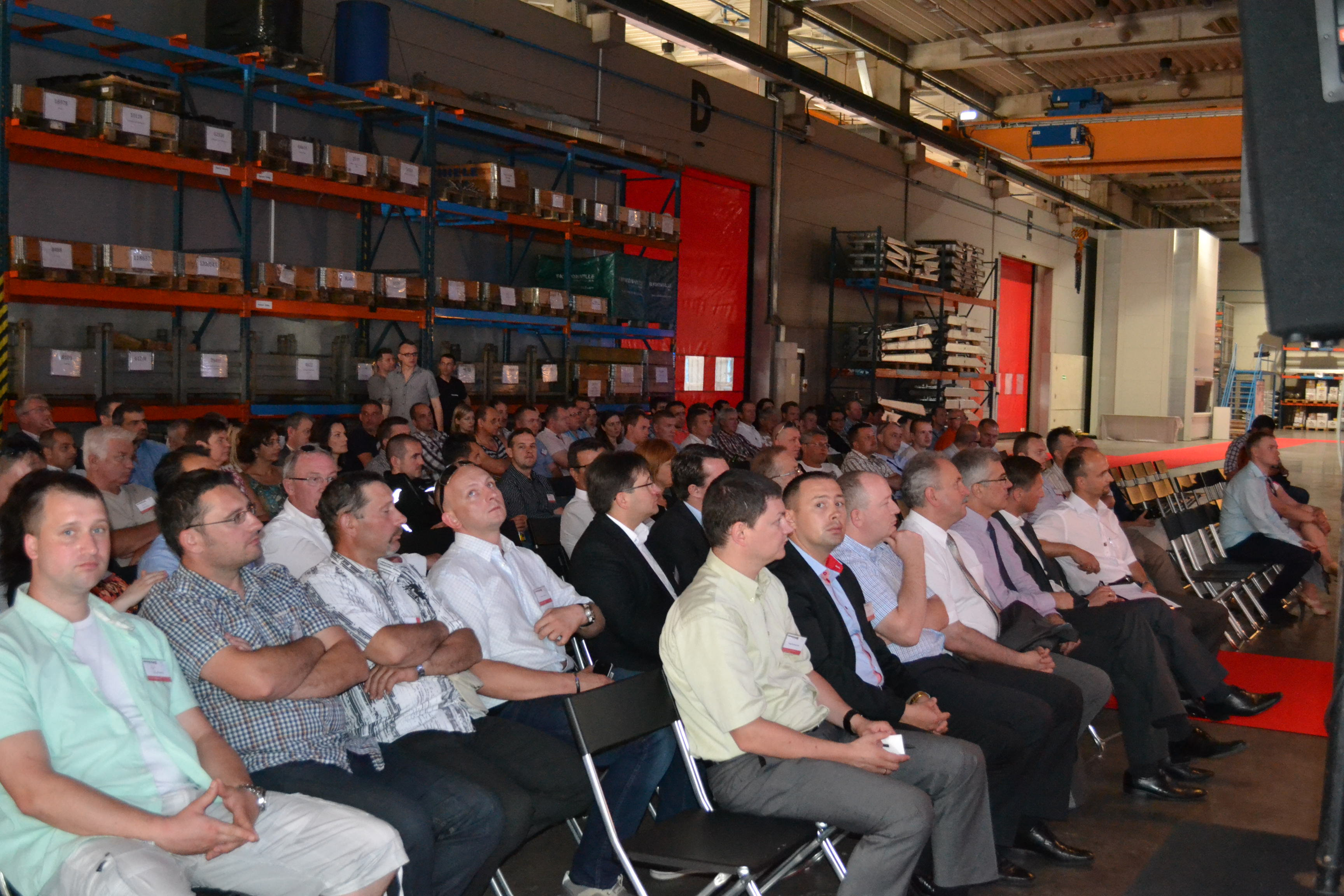 Oczywiste, że uroczystość odbyła się w nowej hali...