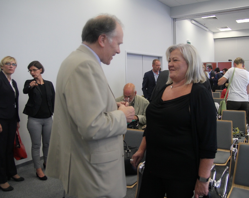 Podczas przerwy był czas na kolejne nieformalne dyskusje. Rozmawiają Wolfgang Balint i Ursula Brautferger.