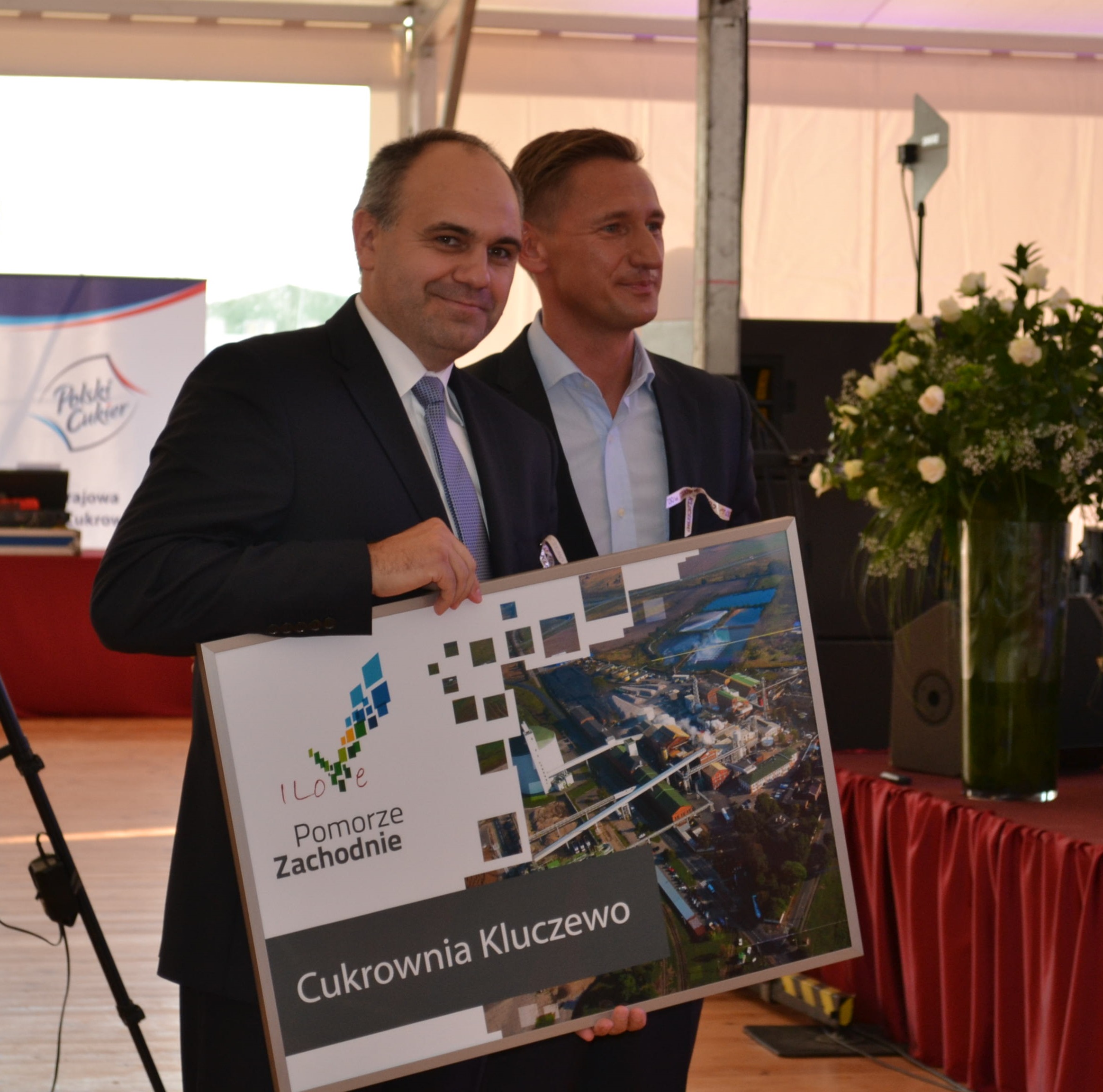 Prezes Zarządu Krajowej Spółki Cukrowej S.A. Marek Dereziński (pierwszy z lewej) oraz marszałek Województwa zachodniopomorskiego Olgierd Geblewicz.