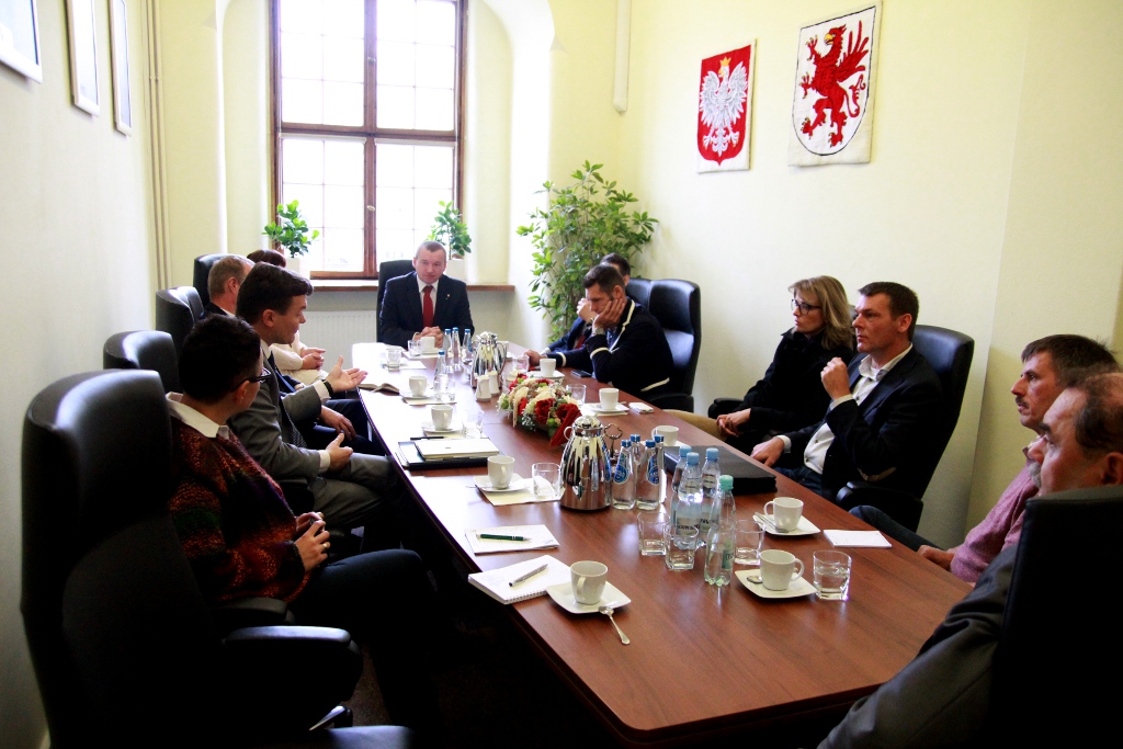 Spotkanie stron sporu.