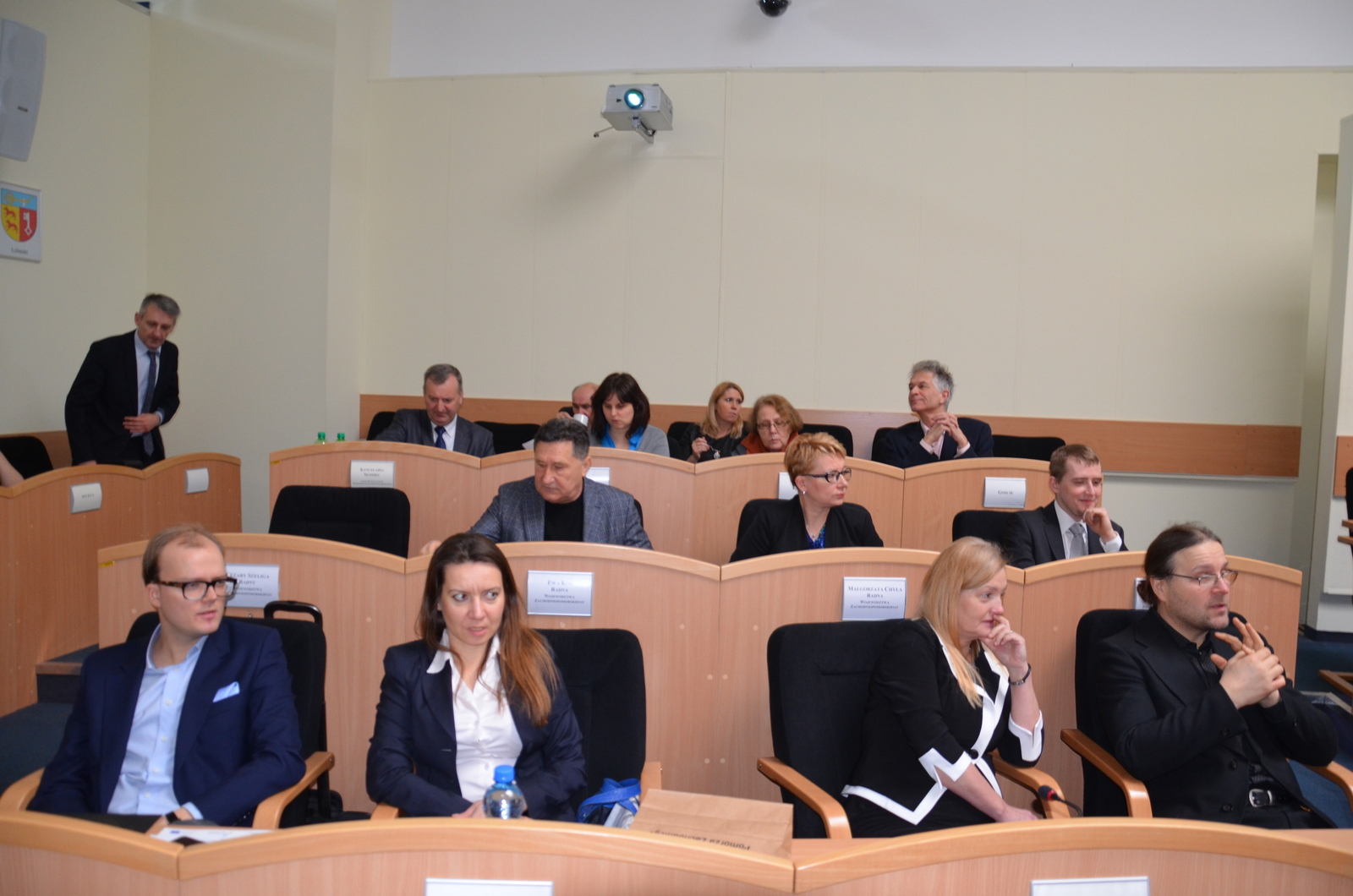 Uczestnicy konferencji w bliższym kadrze.