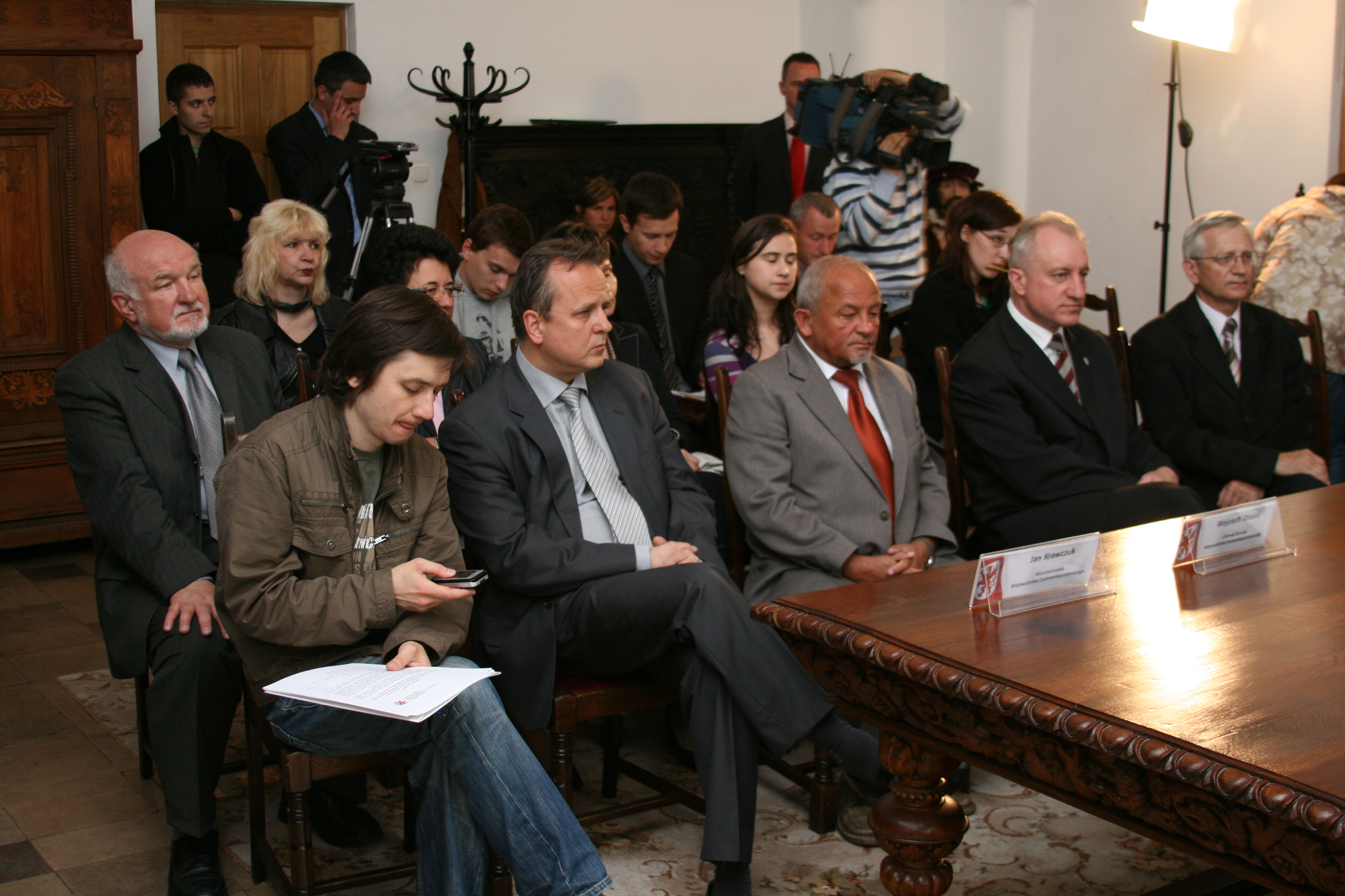 W spotkaniu uczestniczyli przedstawiciele samorządów partyzypujących w kosztach przedsięwzięcia i zainteresowanych budową obwodnicy, a także liczni dziennikarze szczecińskich redakcji