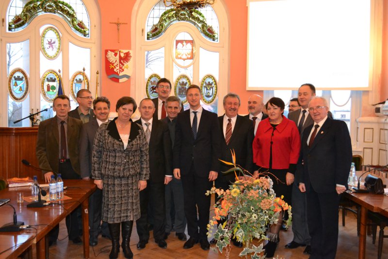 Wspólne zdjęcie marszałka Geblewicza i samorządowców było ostatnim punktem obrad.