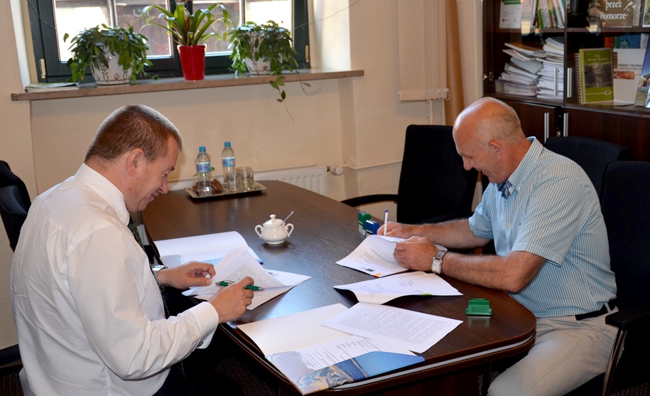 Podpisy w imieniu Województwa Zachodniopomorskiego złożył członek Zarządu Jarosław Rzepa.