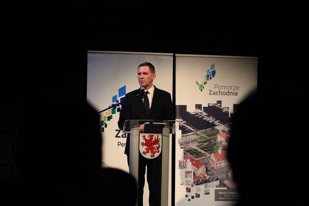 Szczecińskie spotkanie konsultacyjne otworzył wicemarszałek Andrzej Jakubowski.