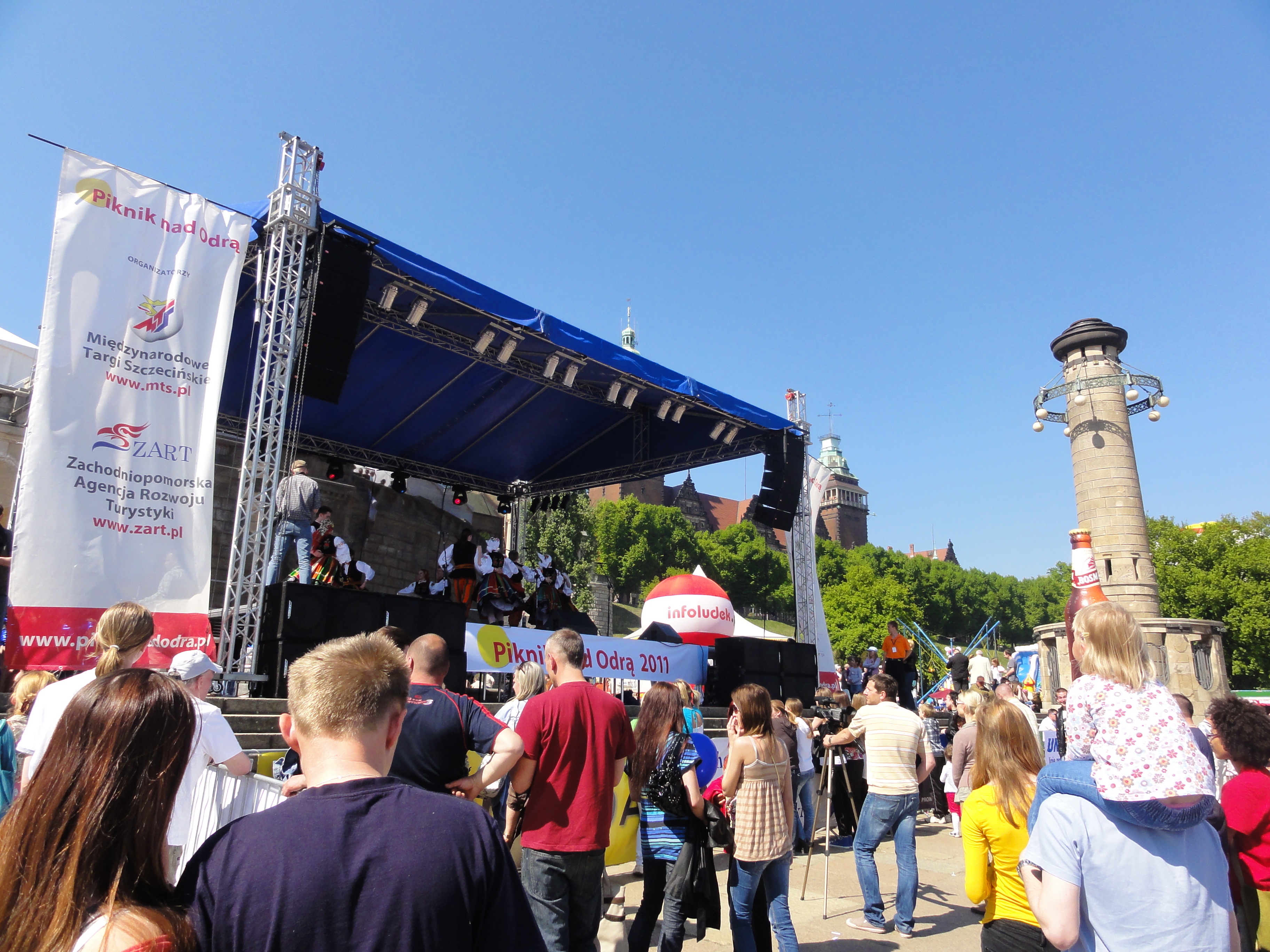 Występy na scenie podczas 'Pikniku nad Odrą'.