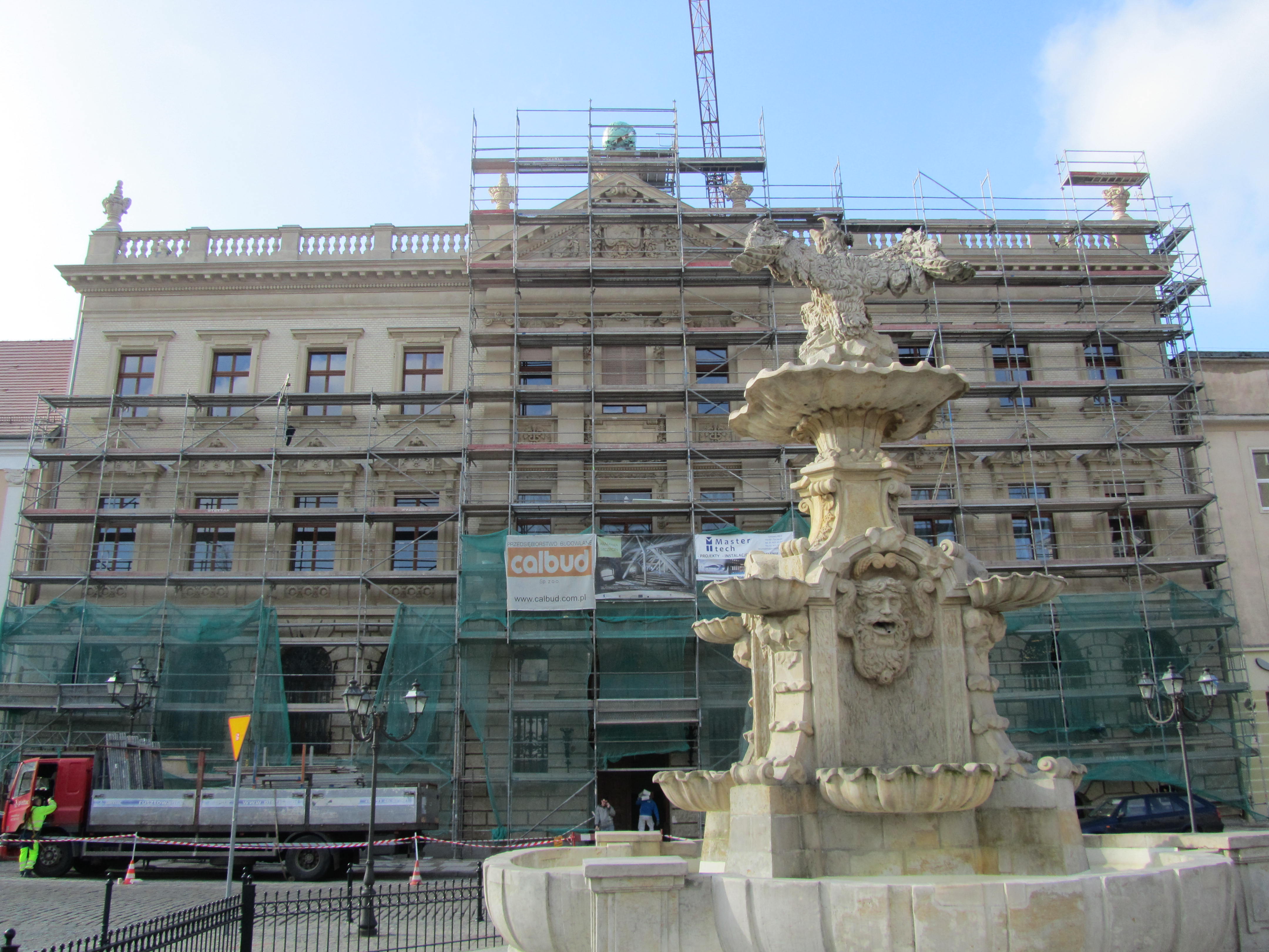 Wkrótce również zostanie zainstalowane oświetlenie Pałacu pod Globusem.