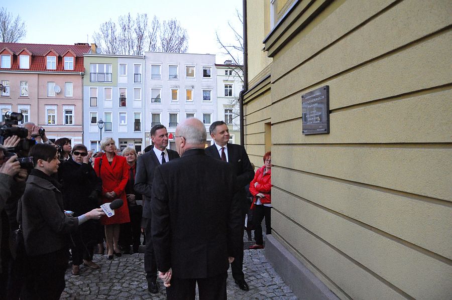 Tablica odsłonięta.