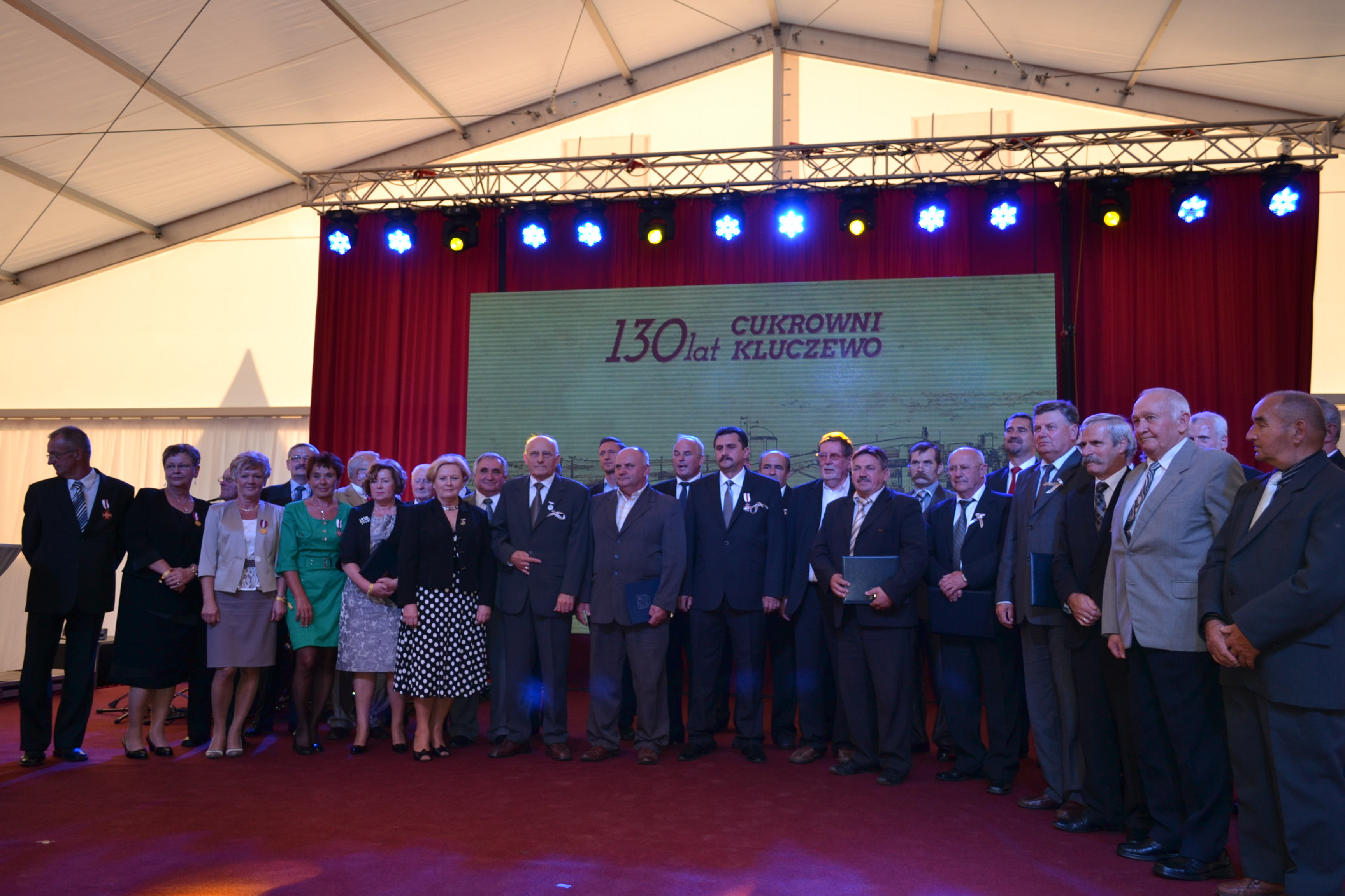 Pamiątkowe zdjęcie uczestników jubileuszu.