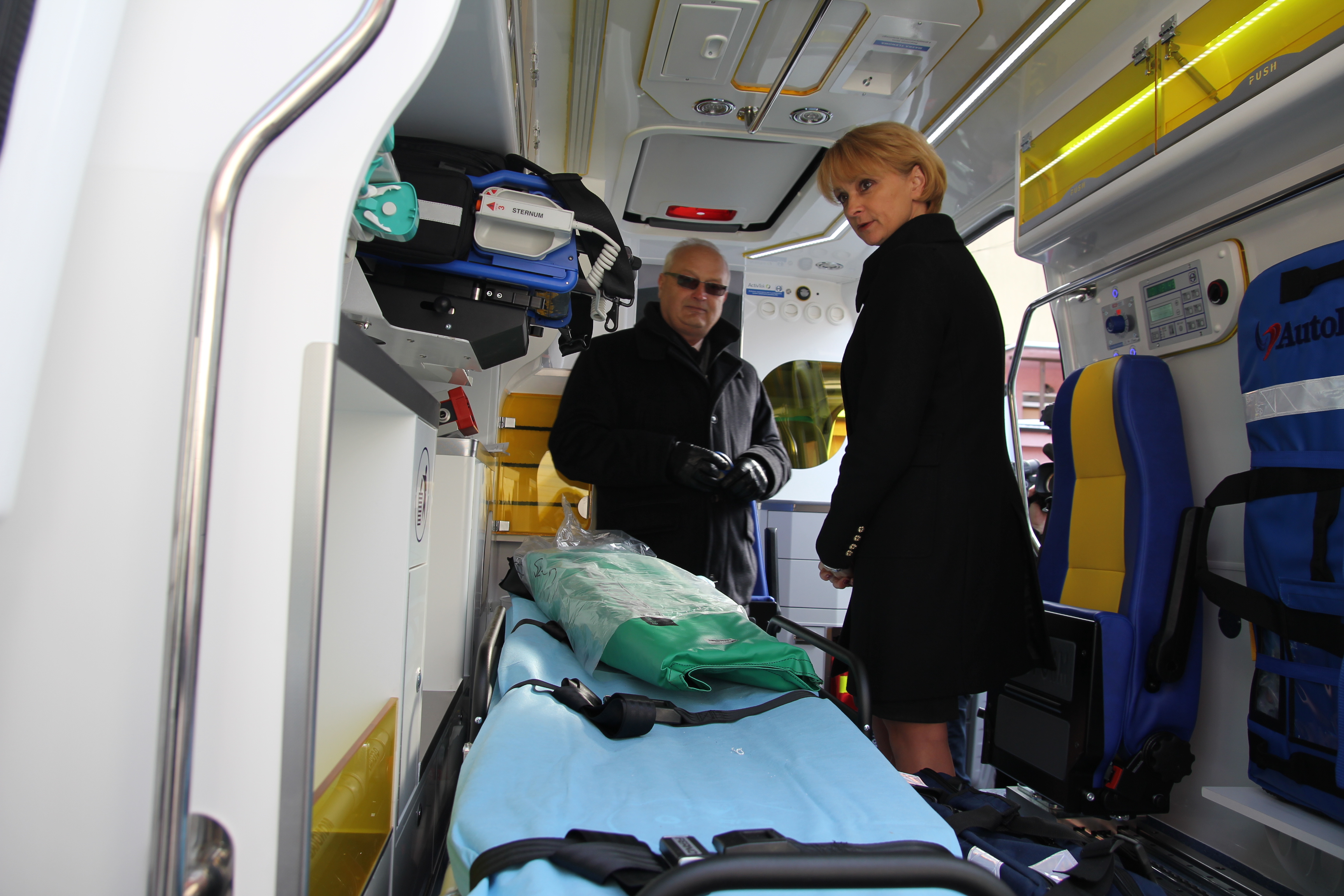 Są one wyposażone w sprzęt i aparaturę, która jest stosowana w nowoczesnym ratownictwie medycznym ”“ mówił Roman Pałka - dyrektor Wojewódzkiej Stacji Pogotowia Ratunkowego w Szczecinie.